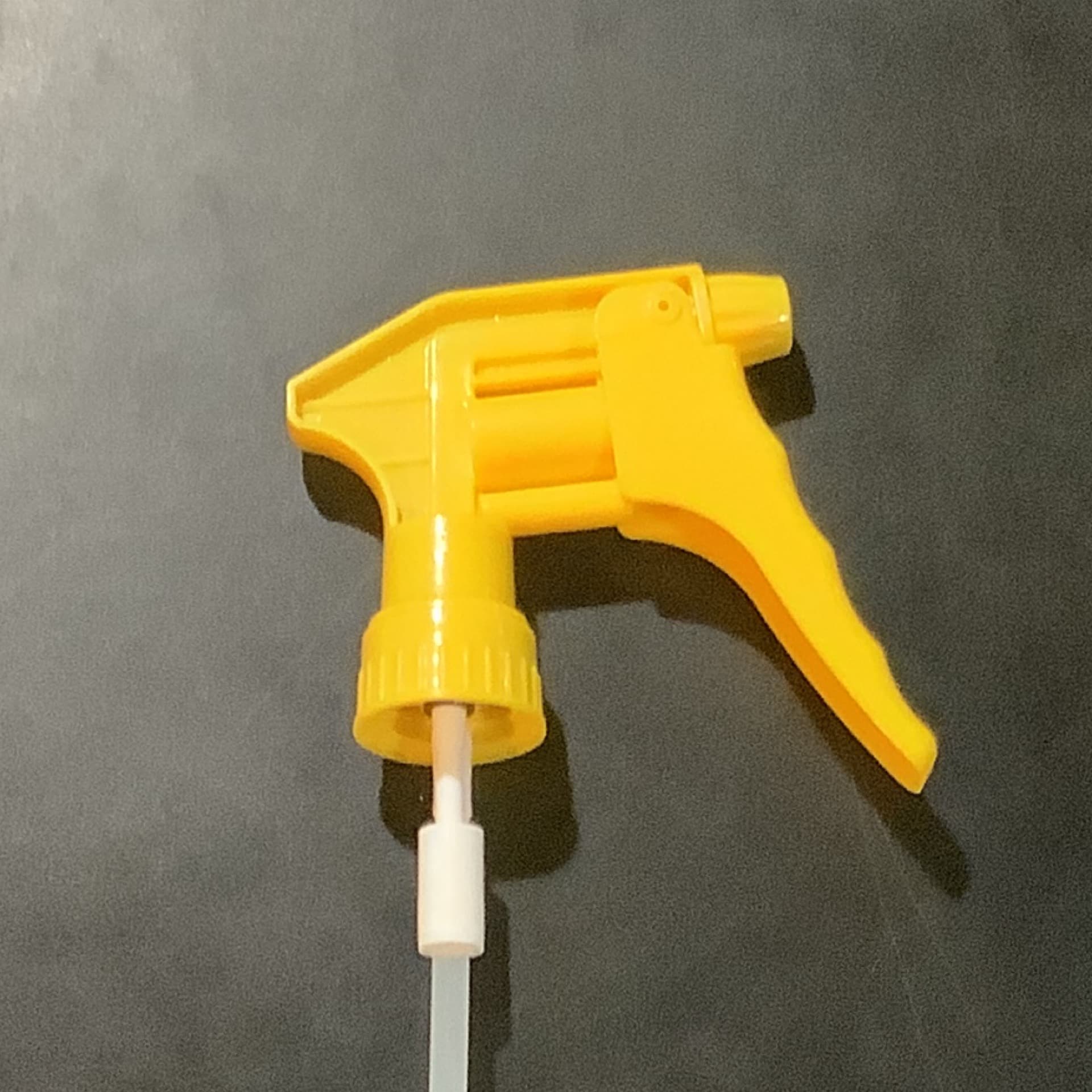 Yellow Upside Down Trigger Sprayer Head / 32oz