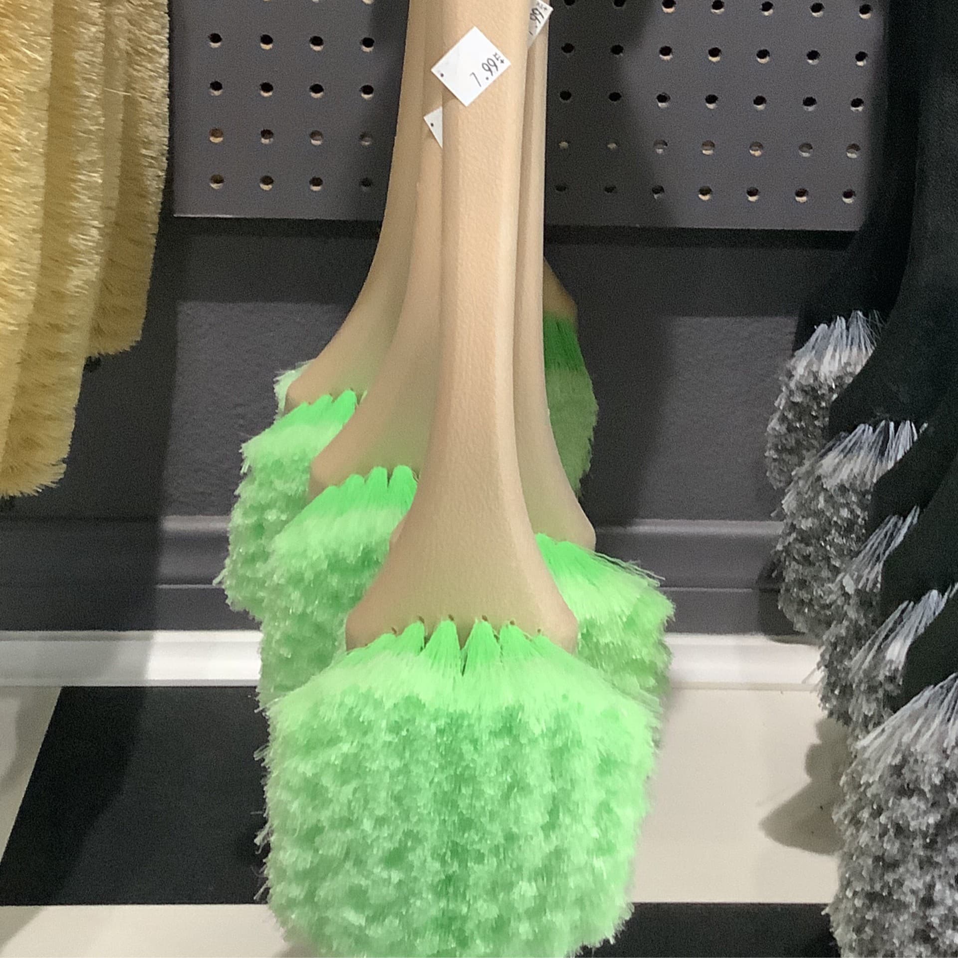 Curved Med Green Brush / 18inch